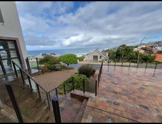 4 BEDROOM HOUSE FOR SALE IN DANA BAY